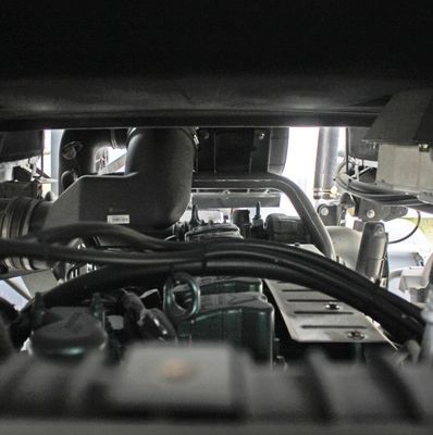 8 Hubraum Hydraulisches Lenkradgerät mit Sinotruk-Chassis und Reifen