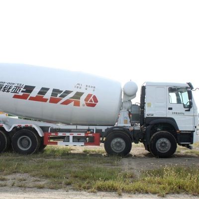 8x4 Antriebsmodus Sinotruk Chassis Zementmischer mit hydraulischer Lenkung und Leistungshilfe