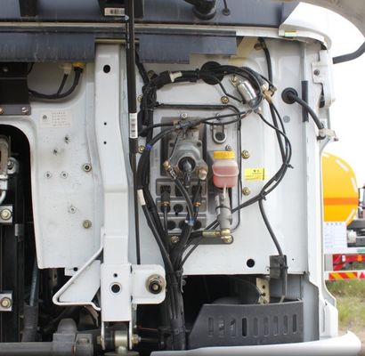 8x4 Antriebsmodus Sinotruk Chassis Zementmischer mit hydraulischer Lenkung und Leistungshilfe