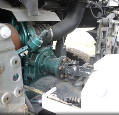 8x4 Antriebsmodus Sinotruk Chassis Zementmischer mit hydraulischer Lenkung und Leistungshilfe