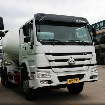 angepasster Sinotruk-Fahrgestell Hydraulisches Lenken Schwerlastbetonmischer mit Reifen