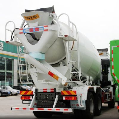 angepasster Sinotruk-Fahrgestell Hydraulisches Lenken Schwerlastbetonmischer mit Reifen