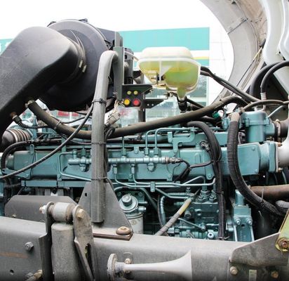 angepasster Sinotruk-Fahrgestell Hydraulisches Lenken Schwerlastbetonmischer mit Reifen