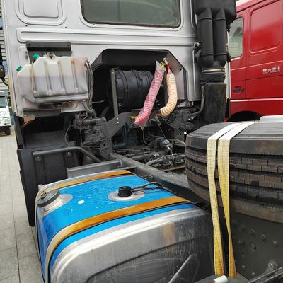 Hydraulische Lenkung und Chassis-Design von Sinotruk 6x4 Traktoren für den industriellen Transport