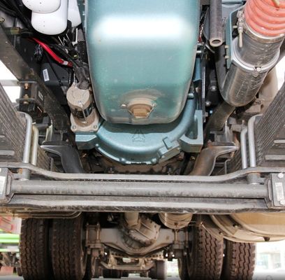 angepasster Sinotruk-Fahrgestell Hydraulisches Lenken Schwerlastbetonmischer mit Reifen