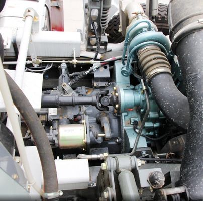 angepasster Sinotruk-Fahrgestell Hydraulisches Lenken Schwerlastbetonmischer mit Reifen