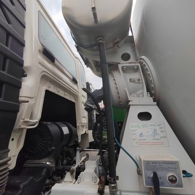 Sinotruck HOWO 6X4 8X4 Gebraucht Zementmischer Rabatt 5% mit Carbon-Stahl-Cargo-Box Material
