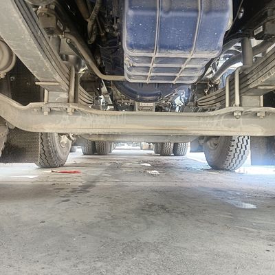 Haowo Schwerlastwagen Mischmaschine Traktor Zementmischmaschine und 6 Monate Kundendienst