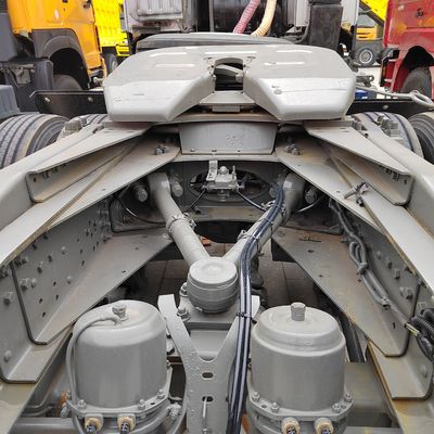 Rohrlose Reifen Hydraulischer Transportwagen mit Sinotruk Chassis und Handgetriebe