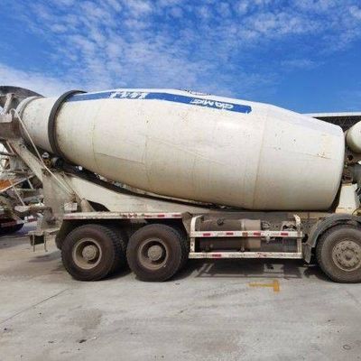 Anforderung Sinotruk 8m3 Diesel Betonmischer mit Hydrauliklenkung