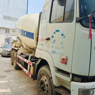 8 Hubraum Sinotruk Diesel 2m3 Betonmischer mit hydraulischem Lenksystem