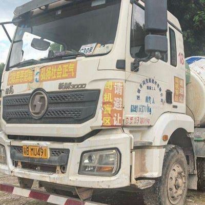 Kraftstoff- 6x4 Hydrauliklenker Sinotruk 2m3 Betonmischer für Schwerlastanwendungen