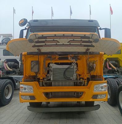 6×4 Manualgetriebe 2024 Gebrauchtes chinesisches HOWO-Transportfahrzeug mit 1000L Tank