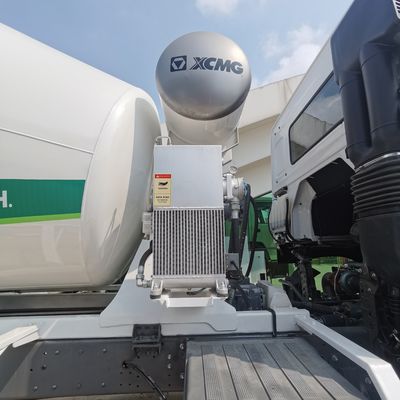 Tragbare Zementmischmaschine mit Sinotruk-Chassis und Reifen Dieselbrennstoff Betonmischer