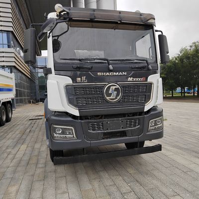 Gebrauchtes Sinotruk-Chassis Hydraulic Cement Truck für das Mischen von Dieselkraftstoff und mehr vor Ort