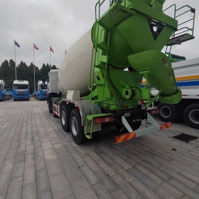 Gebrauchtes Sinotruk-Chassis Hydraulic Cement Truck für das Mischen von Dieselkraftstoff und mehr vor Ort