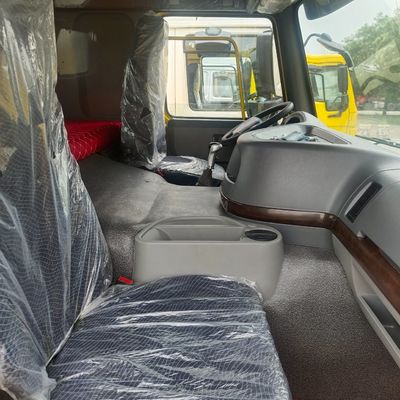 Leistungsstarker HOWO-Lkw-Traktor für den Transport schwerer Güter 6,8x2,5x3,8m Paketgröße
