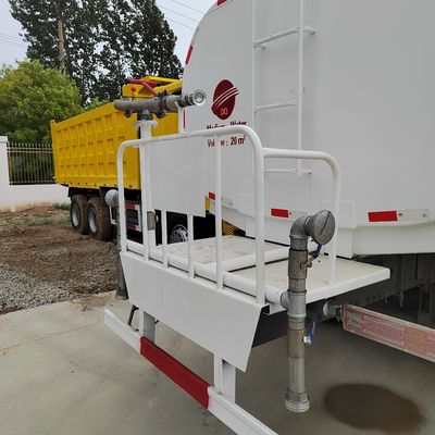 Sinotruk Chassis 20tons Gebraucht HOWO 6X4 Wasserlieferwagen Wasserbehälter Lkw mit Reifen