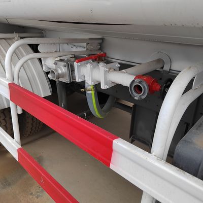 Sinotruk Chassis 20tons Gebraucht HOWO 6X4 Wasserlieferwagen Wasserbehälter Lkw mit Reifen