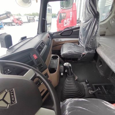 2024 Sinotruk schwerer Offroad-Dump-Truck mit Rohrlosen Reifen und ≤5 Sitzplätzen