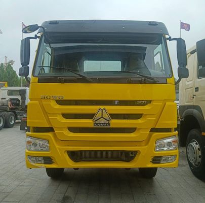 Transport mit Rohrlosen Reifenbau Gebraucht HOWO Traktorkopf und 351-450 PS