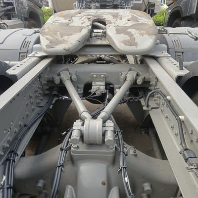 Schwerlastwagen mit automatischem Getriebe Euro6 HOWO LNG-Traktor Anhängerkopf für schwere Fahrzeuge