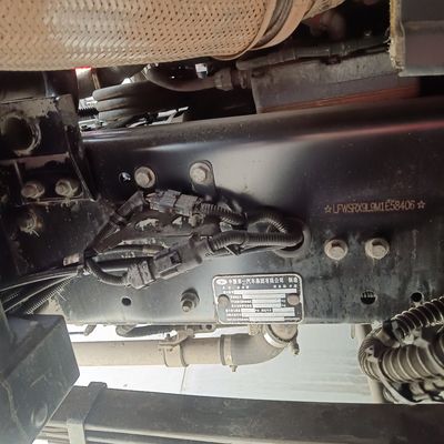 Verkäufe von Material aus Kohlenstoffstahl-Frachtkästen auf dem schweren Gasfahrzeug CA4250P66M25T1E6