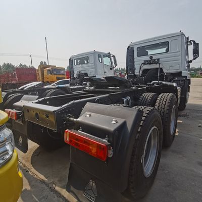 Material aus Kohlenstoffstahl HOWO Dauerhafter Traktor Gebrauchtwagen 6500.000kg Paket Bruttogewicht