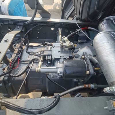 Material aus Kohlenstoffstahl HOWO Dauerhafter Traktor Gebrauchtwagen 6500.000kg Paket Bruttogewicht