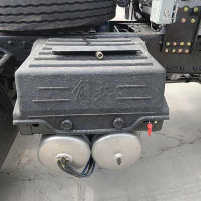 6x4 Antriebsrad Sinotruk Fahrwerk Freisetzung Gaszug Traktor Anhänger Lkw 530 PS Kapazität