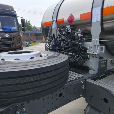 630 PS Gas-Traktor-Fahrzeug mit Reifen und ISO-Zertifizierung durch Sinotruk Chassis