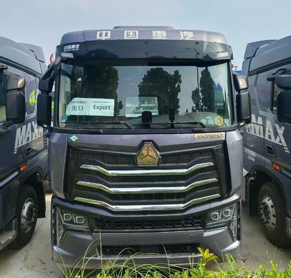 angepasster Haowo LNG Traktionswagen 6 * 4/4 * 2/6 * 2 580 PS bis 700 PS Transportwagen