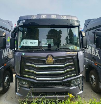 Kohlenstoffstahl HOWO LNG-Traktionsfahrzeug 6 * 4/4 * 2/6 * 2 480 PS bis 700 PS Transportfahrzeug