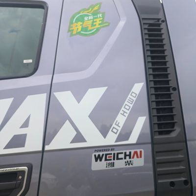2024 HOWO Max LNG540HP Automatisches Getriebe Traktorfahrzeug mit Rohrlosen Reifen