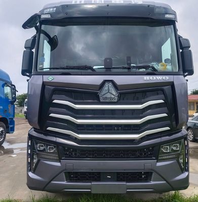 Reifen 2024 Chinesischer Schwerlastwagen HOWO LNG540HP Automatisches Getriebe Transporttraktor