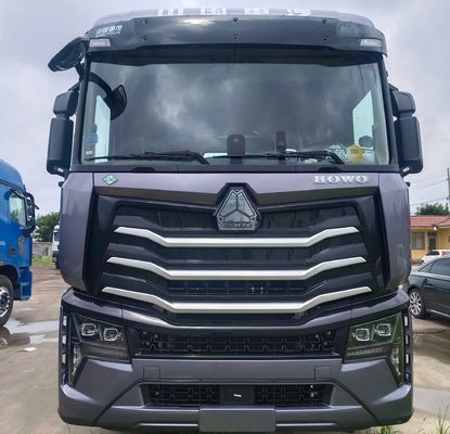 2024 Heavy Duty HOWO 6X4/4X4 10/8 Radverbrannte Traktionstransporter mit Reifenkopf