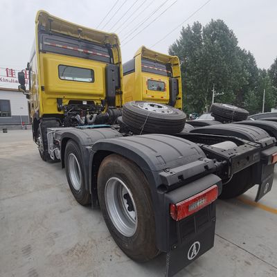 Schwerlastwagen Peking Benz mit Sinotruk-Chassis und &gt; 8 L-Motor