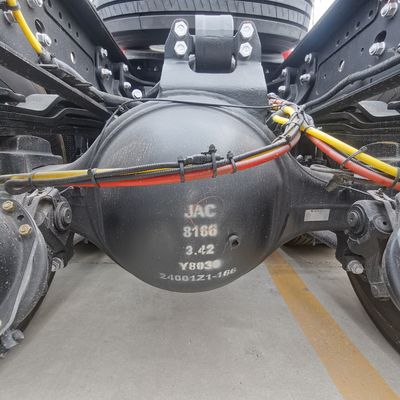 JAC 6X4 Lkw mit 600L Kraftstofftank Rohrloser Reifenentwurf 351-450 PS
