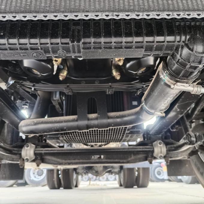 China′s New Dongfeng Tianlong 6X4 Gas Powered Trac Built for Long-Distance Hauling